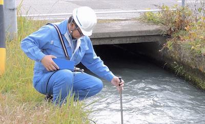 河川調査、採水